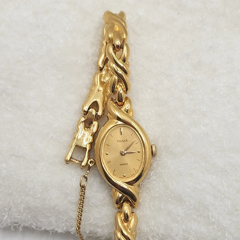 Dainty Pulsar Dress Watch Twisted Link Bracelet Minimalist Old Money READ